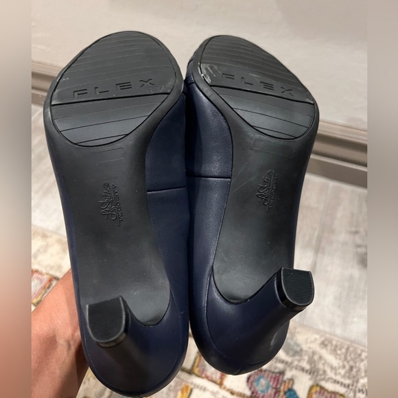 Life Stride Memory Foam velocity flex navy pumps size 10 - Picture 4 of 9